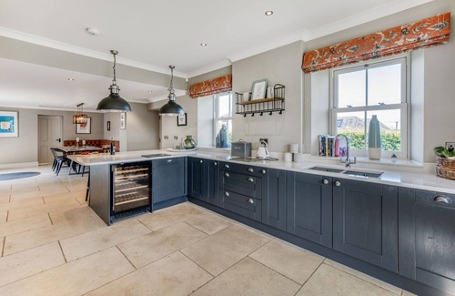 East Layton Cottage | The Farmhouse - a house that sleeps 10 guests in 5 bedrooms
