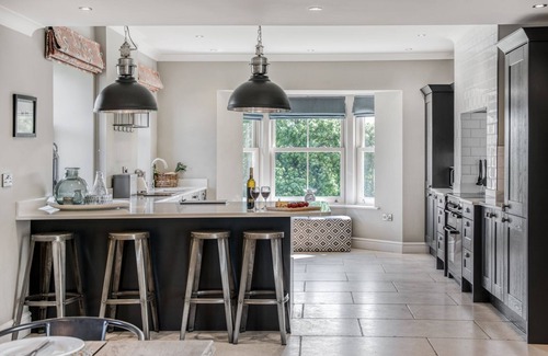 East Layton Cottage | The Farmhouse - a house that sleeps 10 guests in 5 bedrooms