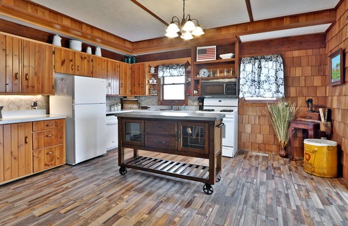 Johnson County Other | The Farmhouse - A True Country getaway on 40 acres!