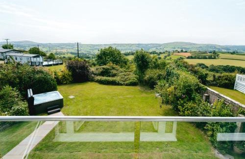 Rhyd-y-foel House | The Farmhouse at Bryn Defaid