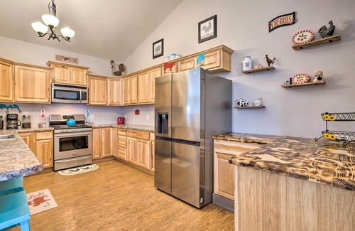 Fruitvale House | The Farmhouse at Grand Valley Getaway w/Alpacas!