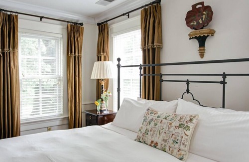 Afton Bed & Breakfast | The Farmhouse at Veritas