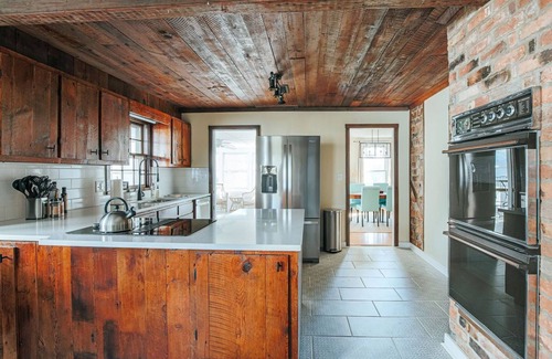 Waynesboro House | The Farmhouse at Wellington: Waynesboro, Sleeps 12