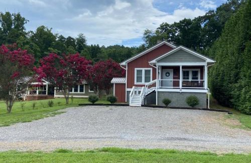 Skyland House | The Farmhouse at Wolfehaven