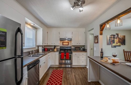 West Bench House | The Farmhouse by Host Boise - Pet Friendly Home and Garage near Fairgrounds