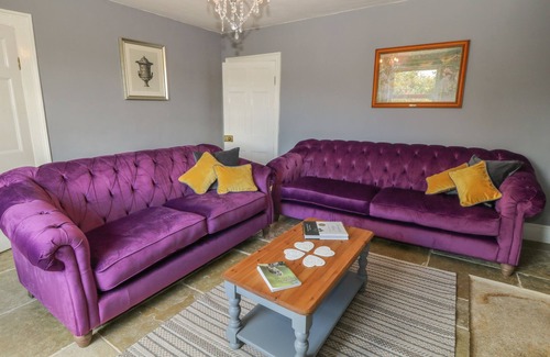 Sticklepath Cottage | THE FARMHOUSE, family friendly, with pool in Okehampton