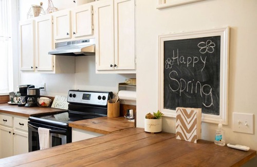 Carrollton Apartment | The Farmhouse Loft "Greene County's Guesthouse"