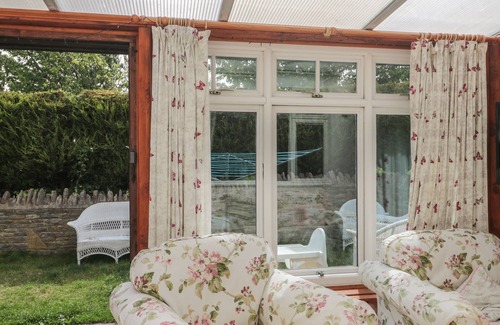 Swanage House | THE FARMHOUSE, pet friendly, with hot tub in Swanage