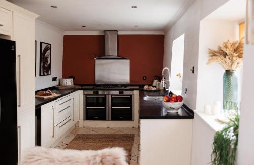 Upton Cheyney House | The Farmhouse with two hot tubs