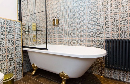 Askrigg Apartment | The Farnon Suite at Skeldale House