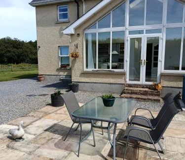 Kilmuckridge Bed & Breakfast | The Feathered Nest Room at The Cracked Hen