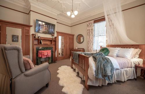 Benhar House | The Fern & Thistle Luxury Accommodation- Drinks, Hotpool, Sauna