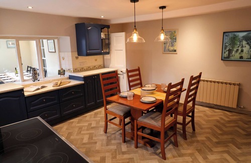 Colyton House | THE FERNERY, family friendly, character holiday cottage in Colyton