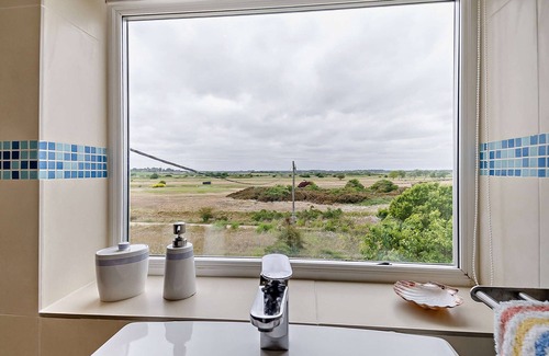 Felixstowe House | The Ferry Cottage - Three Bedroom House, Sleeps 6