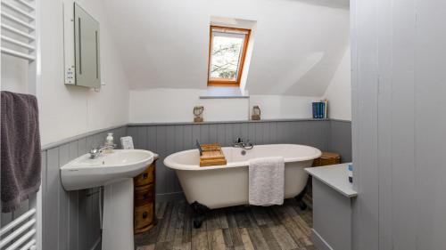 Aberfeldy House | The Ferry House Cottage