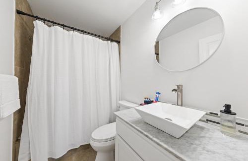 Lafayette Apartment | The Festival Retreat KING Bd Cajun Luxury Book Now