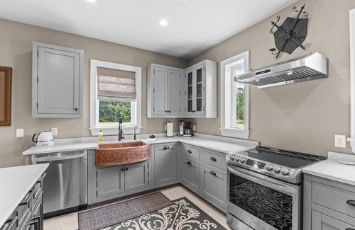 Core Creek House | The Field House-Pet Friendly Home with Private Fishing Pond in Havelock, NC