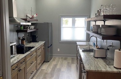 Gainesboro Apartment | The Fig Flat, a Stylish Studio Apartment with Empire King Bed in Gainesboro, TN