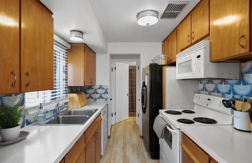 Port Angeles House | The Fika House- Mid Century Boho-Perfect Location!