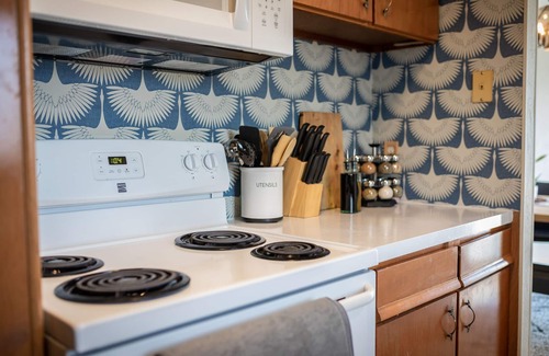 Port Angeles House | The Fika House- Mid Century Boho-Perfect Location!