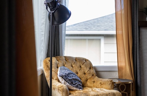 Port Angeles House | The Fika House- Mid Century Boho-Perfect Location!