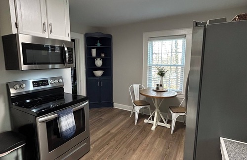 Mount Airy Cottage | The Finch Cottage nCharming 2-bedroom cottage Historical District Mount Airy