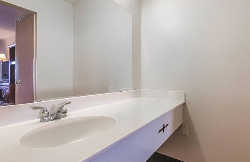 Central City House | The Finest Staycation for Couples! Pet-Friendly