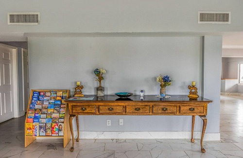 Central City House | The Finest Staycation for Couples! Pet-Friendly