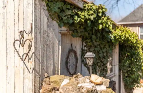Staunton House | The Firefly Springhouse
