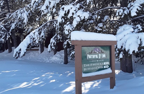 West Yellowstone House | The Firehole Cabin 418: Where Yellowstone Grandeur Meets Unrivaled Comfort