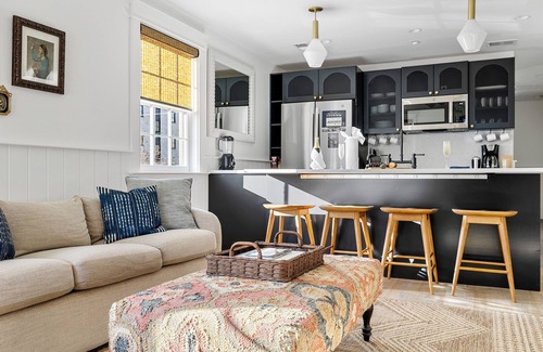 Cannonborough Elliotborough Apartment | The Fireplace Suite | Cozy Downtown Abode
