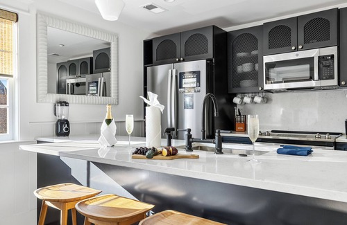 Cannonborough Elliotborough Apartment | The Fireplace Suite | Cozy Downtown Abode