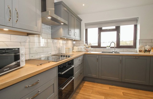 Pontesbury Cottage | THE FIRS, family friendly, character holiday cottage in Pontesbury