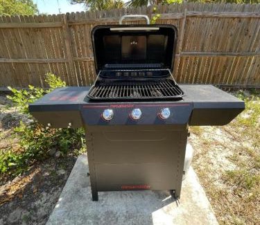 Homosassa Apartment | The Fish Camp 2BR Stay with BBQ, Firepit & Nature Trails