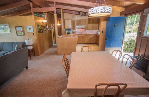 Cleone House | The Fish House - Midcentury Modern - Walk to Beach