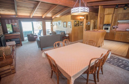 Cleone House | The Fish House - Midcentury Modern - Walk to Beach