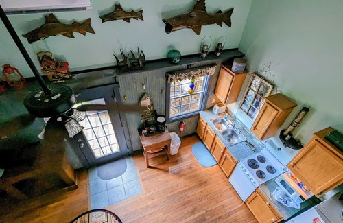 Sparta Cabin | "The FishCamp" a Cabin w/a Hot-Tub near Fall Creek Falls!, The FishCamp Cabin w/Loft Hot-tub and Vie