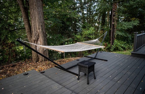 Portland Cabin | The Fisherman's Cottage - a Lakeside Loft in the Heart of Wine Country