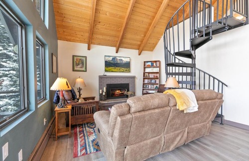 Blue River House | The Fishermans Place Peaceful with Mountain Views