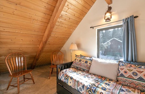 Blue River House | The Fishermans Place Peaceful with Mountain Views