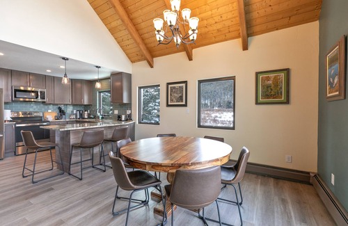 Blue River House | The Fishermen’s Place: Mountain Views + Dog Friendly