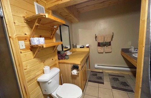 Ashton Hotel | The Fishing Bear Lodge