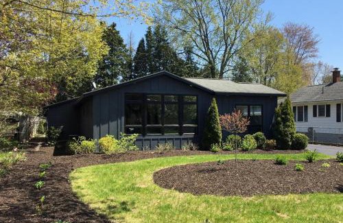 Saugatuck Villa | The Five Eleven