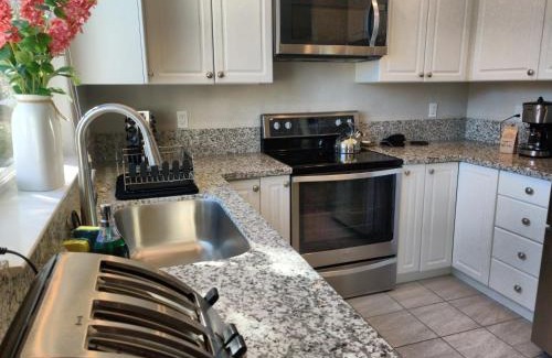 Petaluma House | The Flat at the Cork Oak
