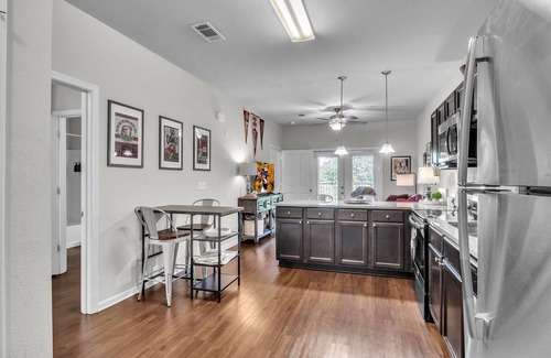 Starkville Apartment | The Flat by OneHometown Getaways