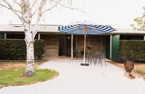 McLaren Flat Apartment | The Flat NooknPeaceful setting on a vineyard