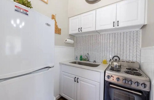 Garden District Apartment | The Flat on 5th-walk to dt!