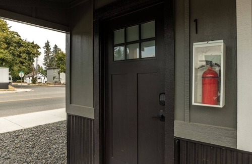 Coeur d'Alene Apartment | The Flats - Suite 1 - Queen Suite by Downtown CDA!