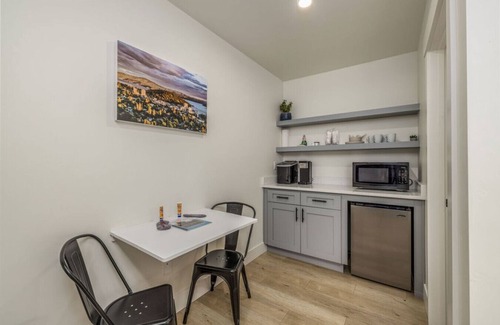Coeur d'Alene Apartment | The Flats-Suite 5-Queen Bed-Downtown CdA!