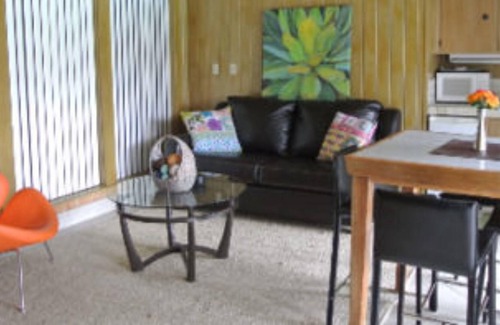 Uvalde Bed & Breakfast | The Flight Deck Room